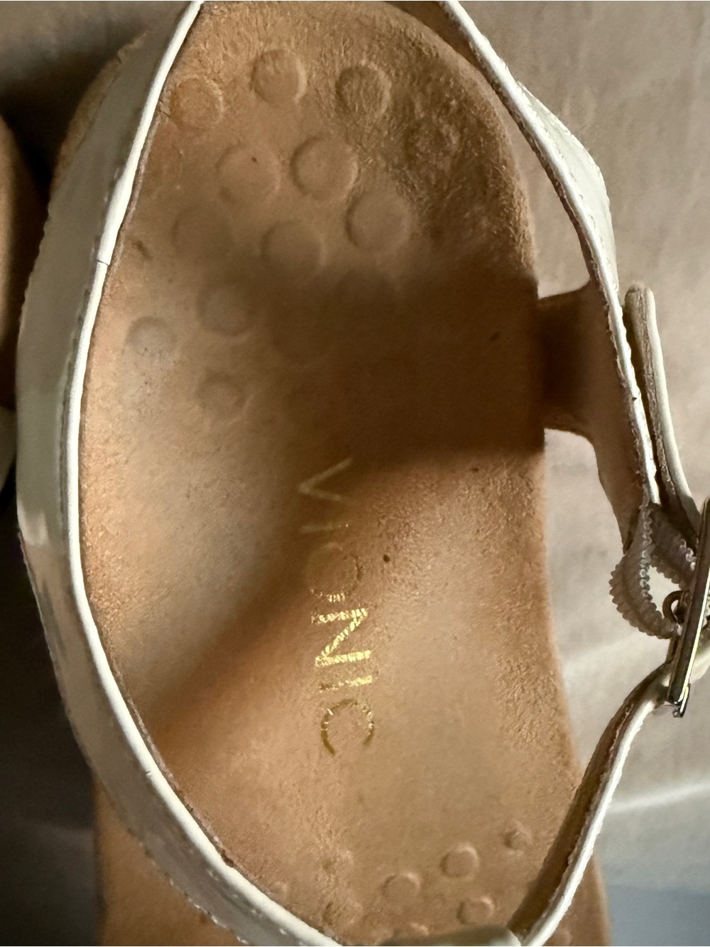 Vionic White Women's White Leather Kirra Strap Thong Sandals Size 6 - Picture 12 of 14